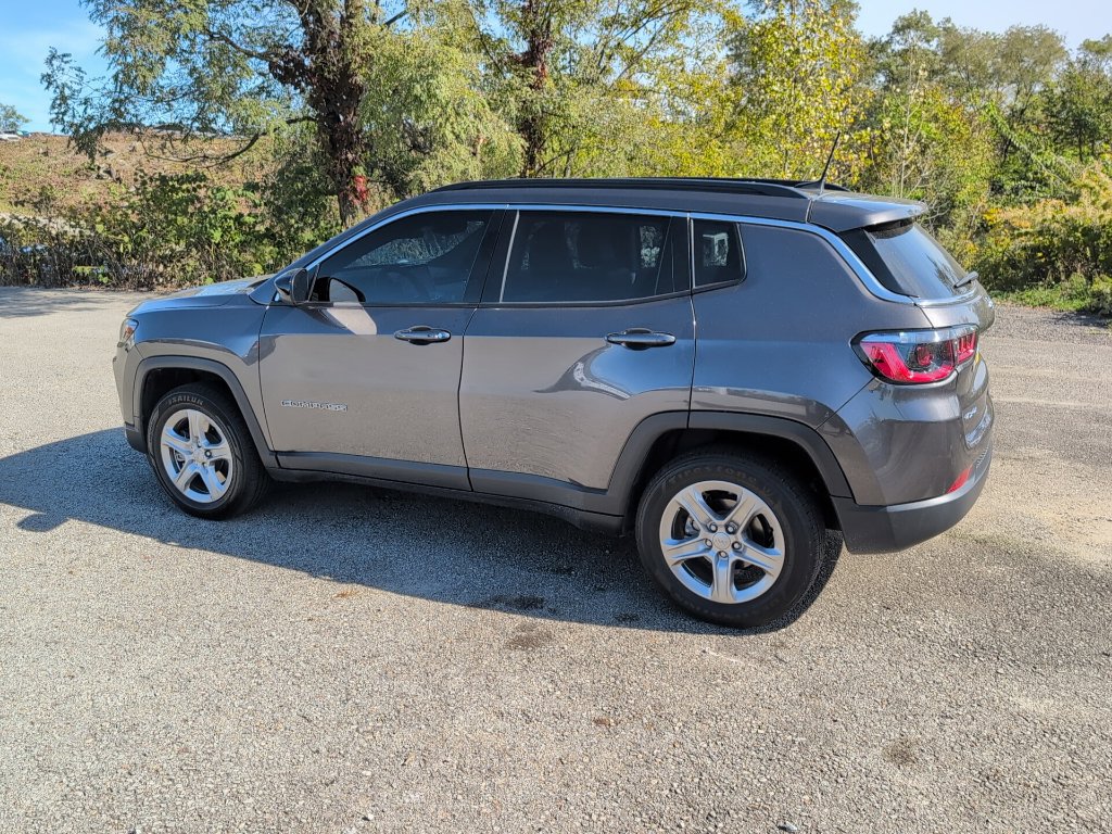 Used 2023 Jeep Compass Latitude AWD/4WD image 4