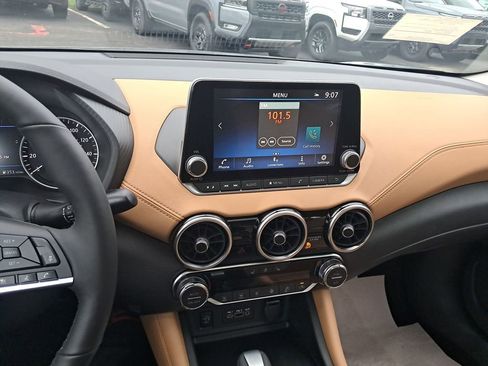 Used 2025 Nissan Sentra SV w/ SV Premium Package image 18