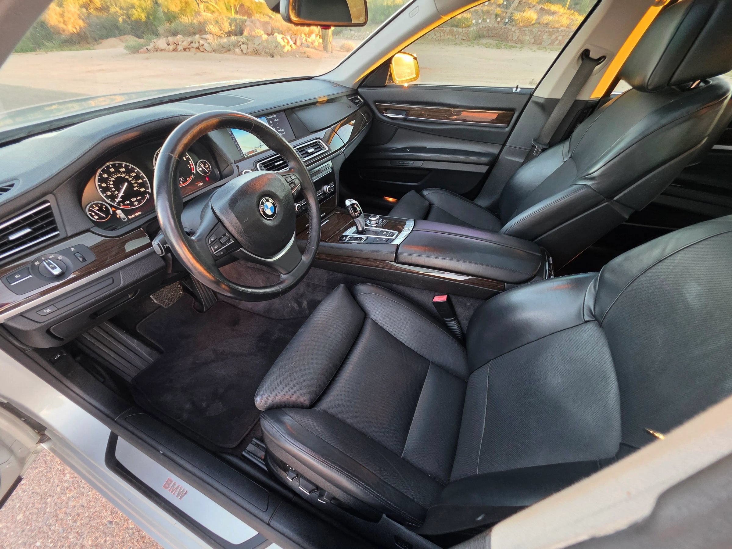 Used 2009 BMW 750Li w/ Sport Pkg RWD image 9