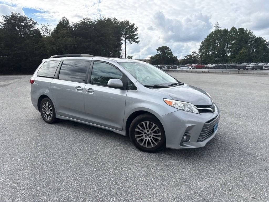 Used 2018 Toyota Sienna XLE Premium FWD image 8