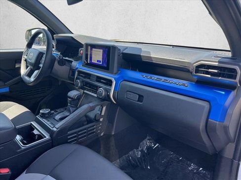 Certified 2025 Toyota Tacoma TRD Off-Road AWD/4WD image 23