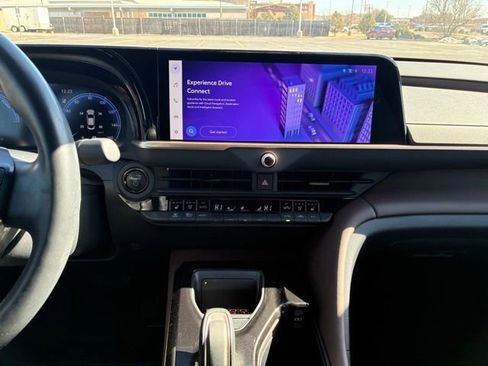 Used 2024 Toyota Crown Limited image 17