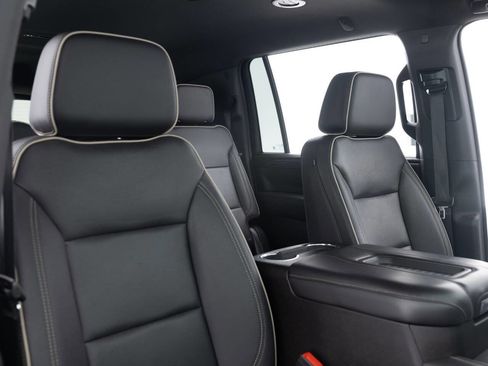 Used 2022 GMC Yukon XL SLT w/ SLT Luxury Package image 30