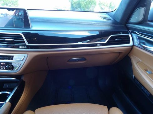 Used 2018 BMW 750i w/ Executive Package RWD image 17