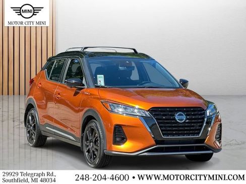 Used 2021 Nissan Kicks SR w/ Interior Electronics Package FWD image 1