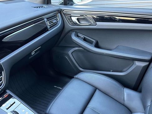 Certified 2025 Porsche Macan image 31