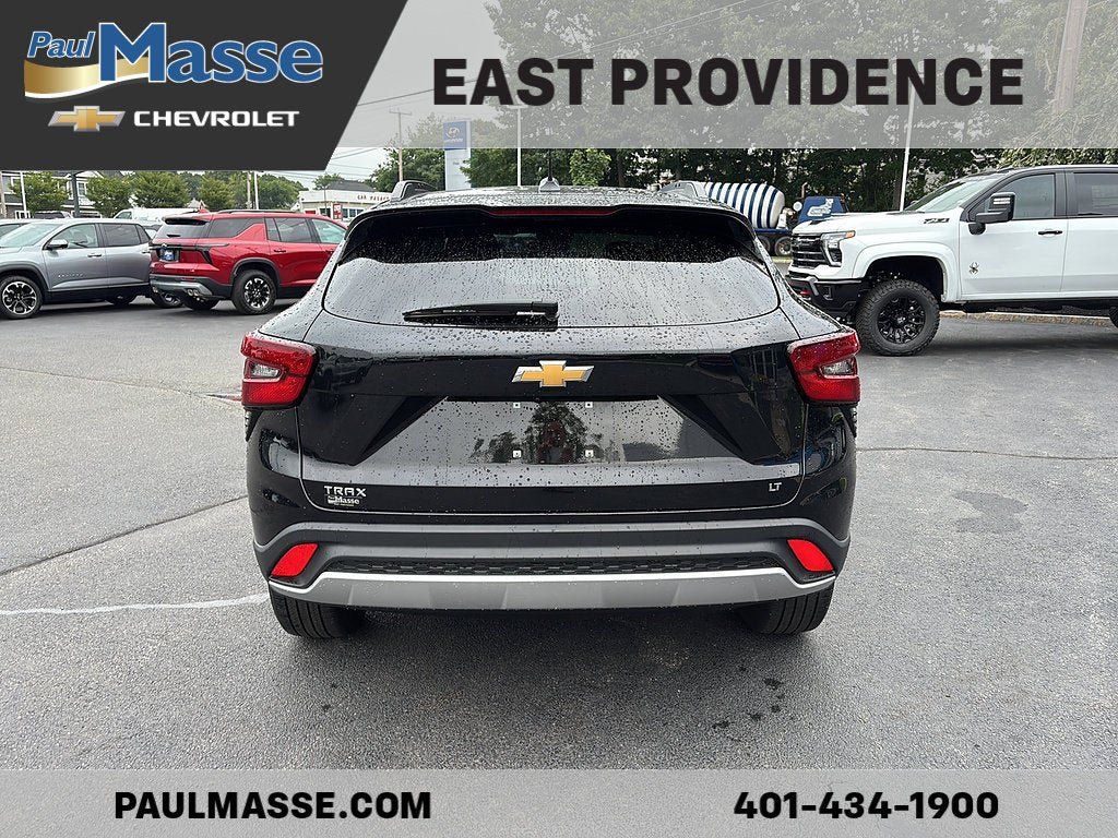 Certified 2024 Chevrolet Trax LT w/ LT Convenience Package FWD image 6