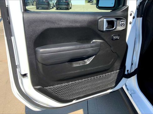 Used 2025 Jeep Wrangler Unlimited Rubicon image 21