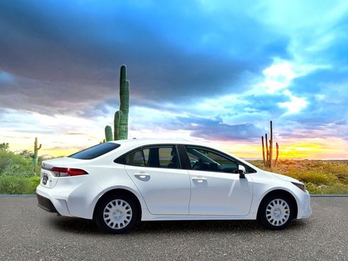 Used 2023 Toyota Corolla LE FWD image 5