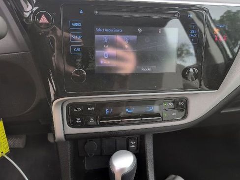 Used 2019 Toyota Corolla LE FWD image 15