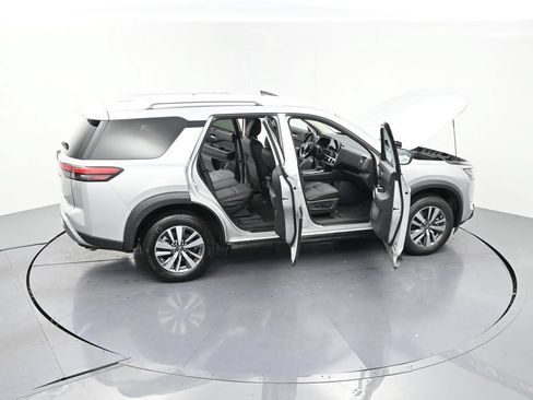 Used 2025 Nissan Pathfinder SL FWD image 25