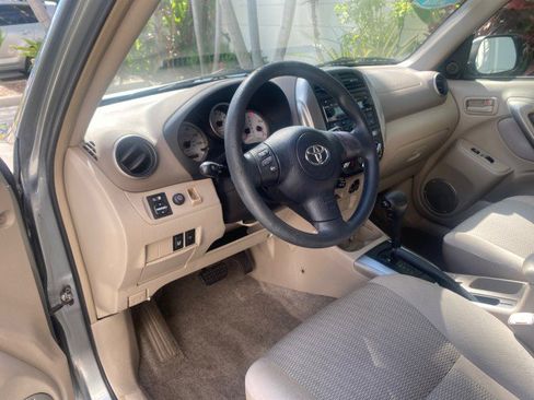 Used 2005 Toyota RAV4 2WD image 39