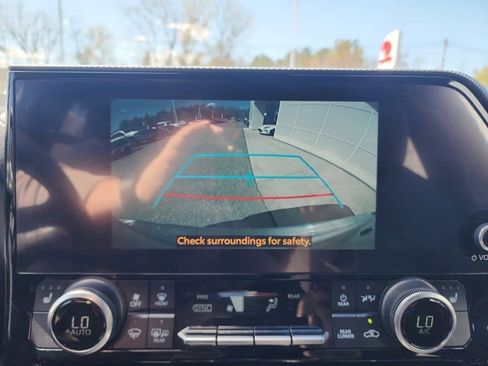 Used 2023 Toyota Highlander XSE AWD/4WD image 17