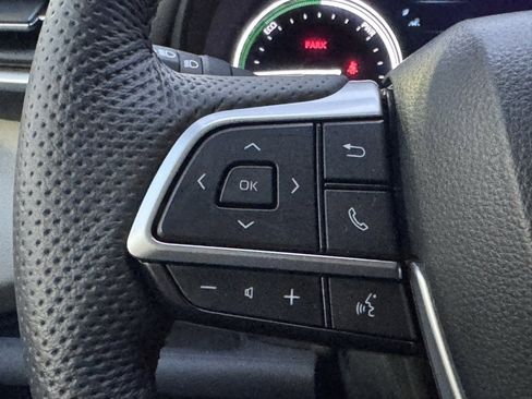 Used 2024 Toyota Sienna Limited image 8