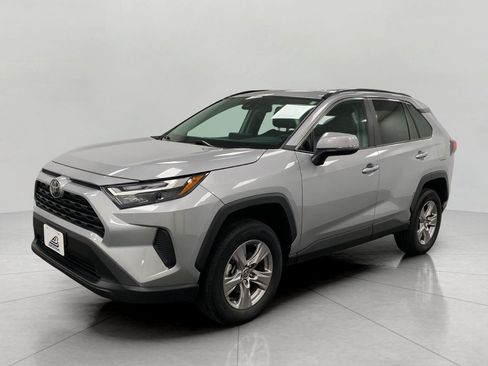 Used 2025 Toyota RAV4 XLE AWD/4WD image 9