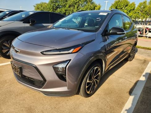 Used 2023 Chevrolet Bolt EUV Premier FWD image 3