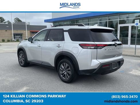 Used 2025 Nissan Pathfinder SV FWD image 4