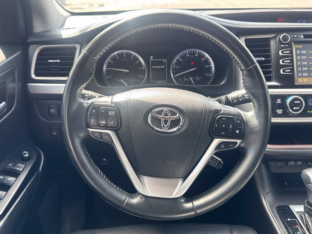 Used 2017 Toyota Highlander XLE AWD/4WD image 19