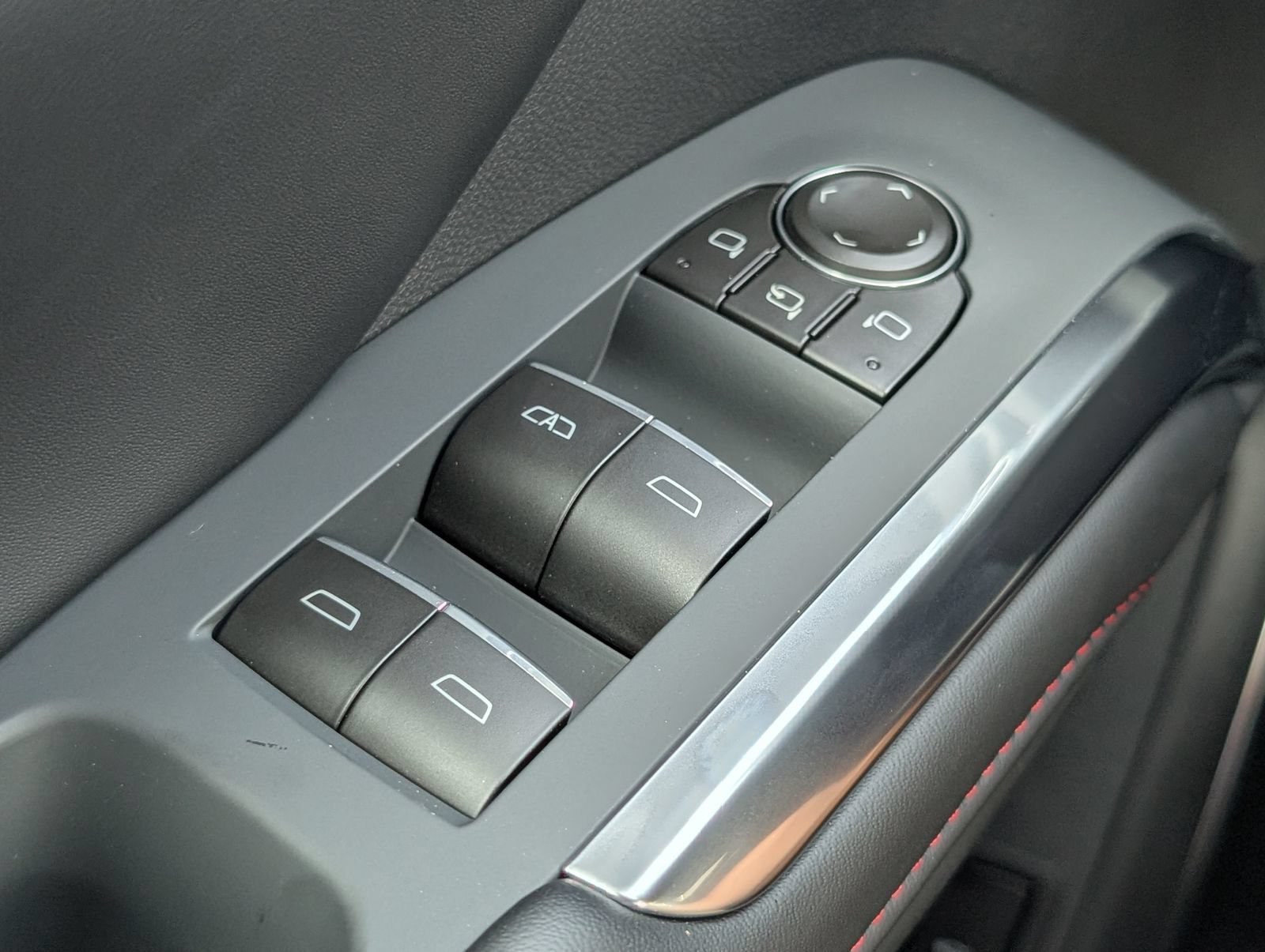 New 2027 Chevrolet Traverse RS FWD image 21