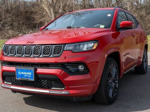 Used 2023 Jeep Compass Limited image 2