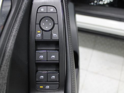 Used 2023 Nissan Rogue SV FWD image 39