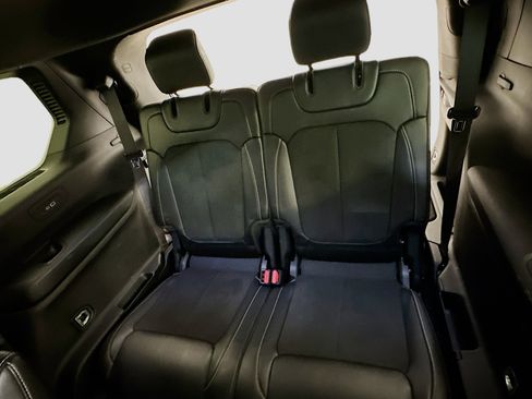 Used 2023 Jeep Grand Cherokee L Laredo image 30