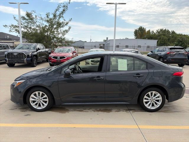 Used 2023 Toyota Corolla LE w/ LE Convenience Package FWD image 4