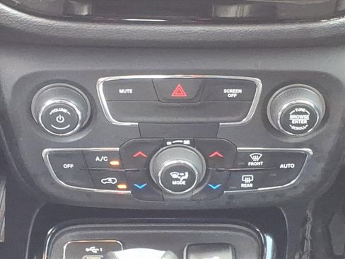 Used 2020 Jeep Compass Latitude image 18