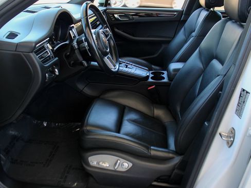 Used 2020 Porsche Macan AWD/4WD image 16