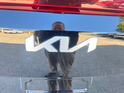 Certified 2025 Kia Carnival LXS FWD image 31