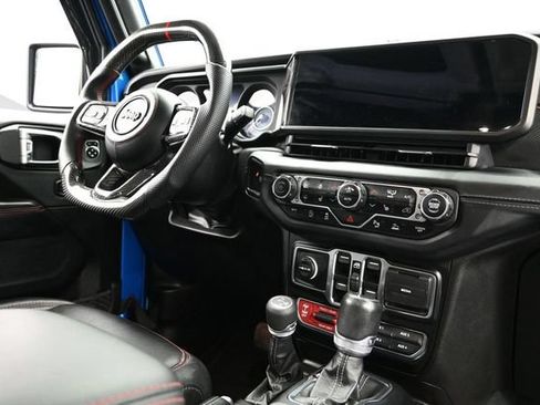 Used 2024 Jeep Wrangler Unlimited Rubicon AWD/4WD image 15