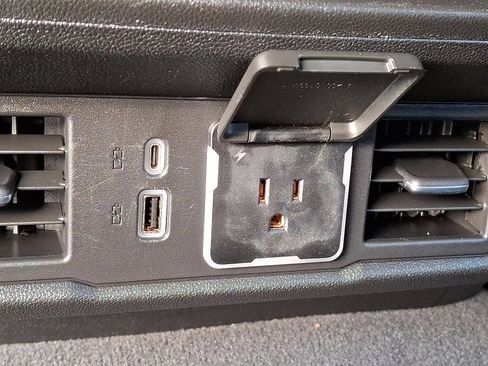 Used 2023 Chevrolet Silverado 1500 LT image 11