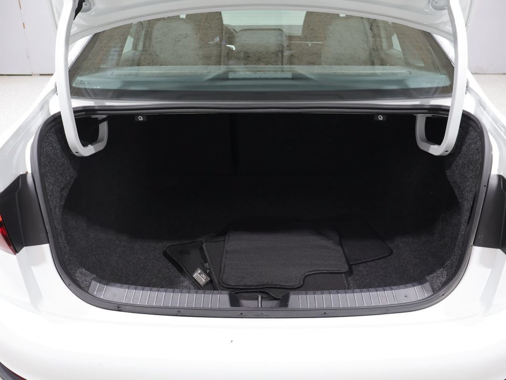 Used 2025 Volkswagen Jetta Sport FWD image 4