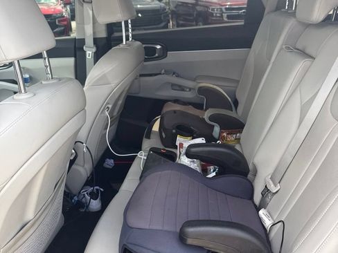 Used 2025 Kia Sorento S w/ Panoramic Sunroof Package FWD image 4