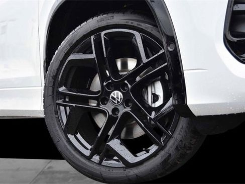 New 2026 Volkswagen Tiguan SE R-Line image 3