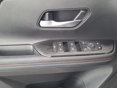 Certified 2025 Nissan Kicks SR FWD image 17