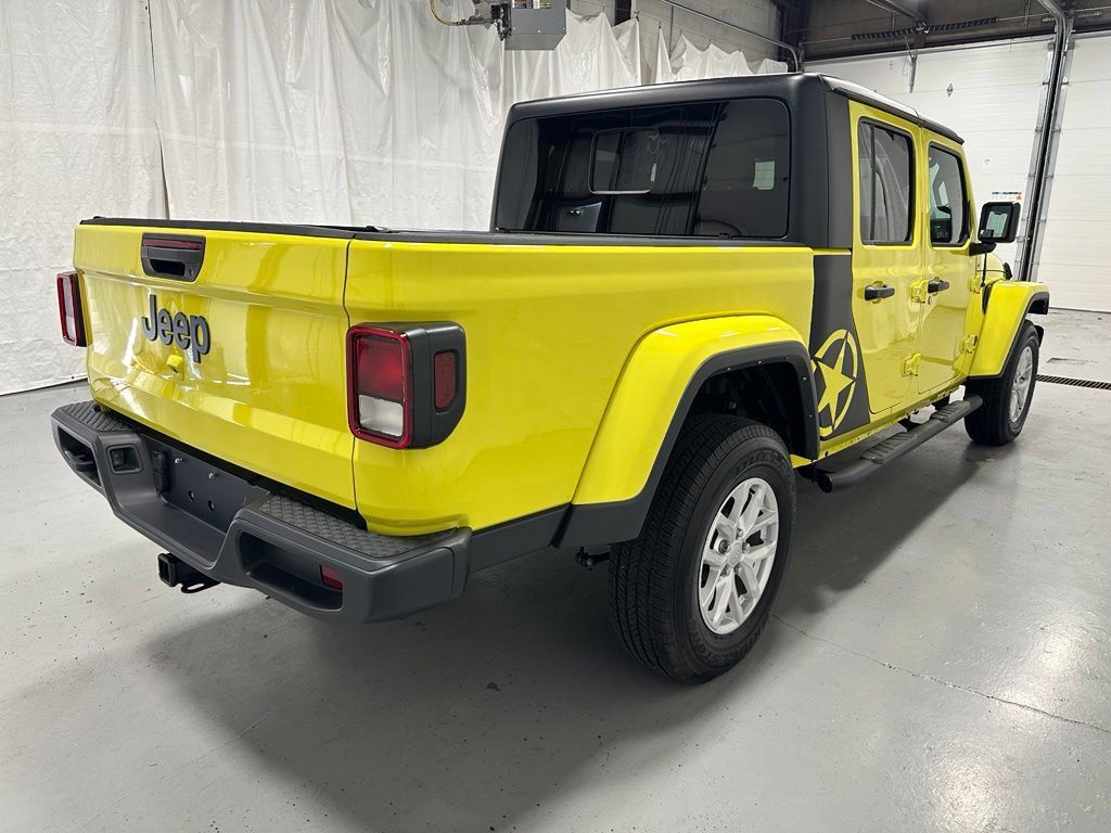 Used 2023 Jeep Gladiator Sport AWD/4WD image 7