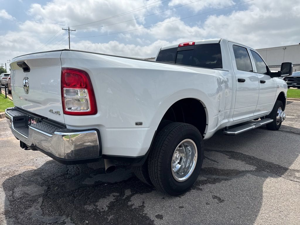 Used 2024 RAM 3500 Tradesman w/ Chrome Appearance Group AWD/4WD image 4