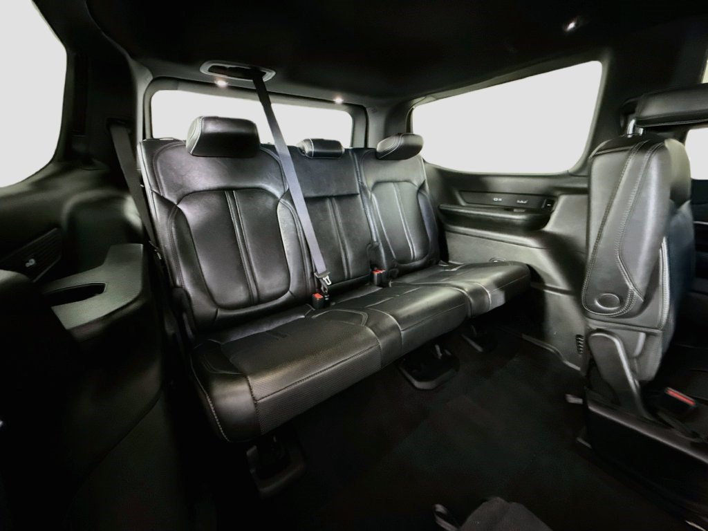 Used 2024 Jeep Wagoneer Series III AWD/4WD image 42
