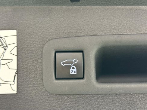 Certified 2023 Toyota Sienna XLE image 39