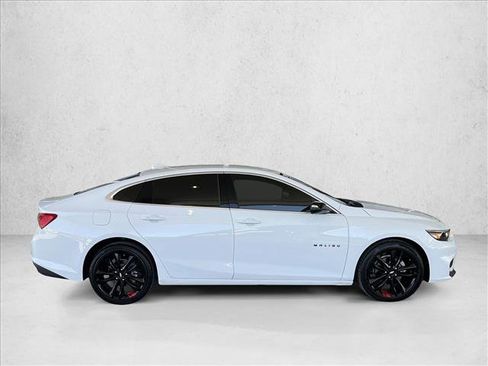Used 2018 Chevrolet Malibu LT w/ Leather Package FWD image 4