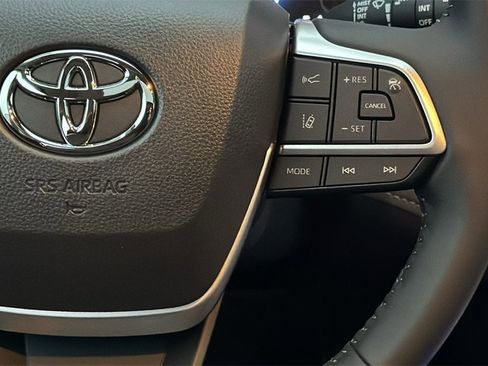 New 2026 Toyota Highlander XLE image 30
