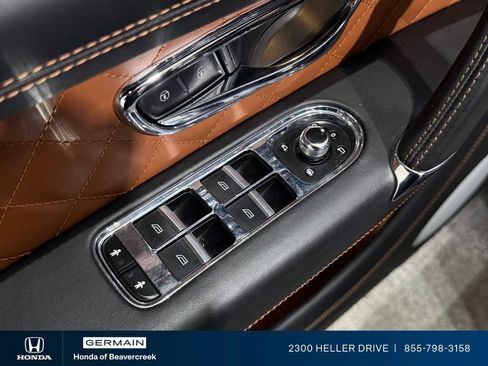 Used 2018 Bentley Bentayga AWD/4WD image 19