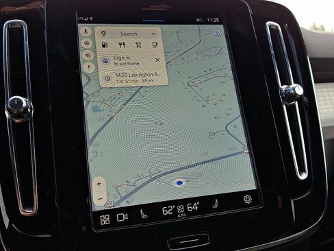 Certified 2025 Volvo XC40 B5 Core image 17