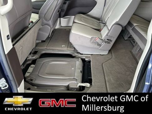 Used 2017 Chrysler Pacifica Touring-L image 23