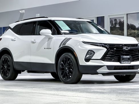 Used 2023 Chevrolet Blazer LT w/ LPO, Black Sport Package FWD image 7