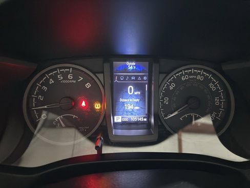 Used 2018 Toyota Tacoma TRD Off-Road w/ Technology Package image 18