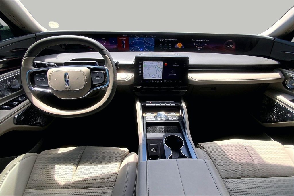 Used 2025 Lincoln Nautilus Reserve AWD/4WD image 15