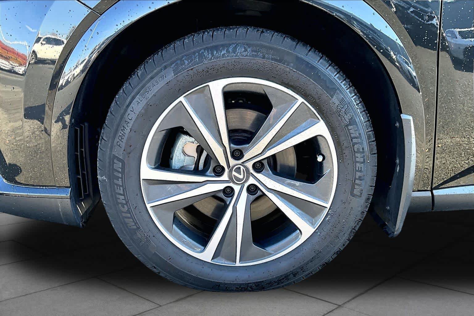 Used 2024 Lexus RX 350 Premium w/ Accessory Package AWD/4WD image 11