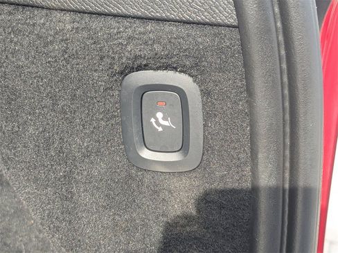 Used 2018 Volvo XC90 T6 Momentum w/ Convenience Package image 17